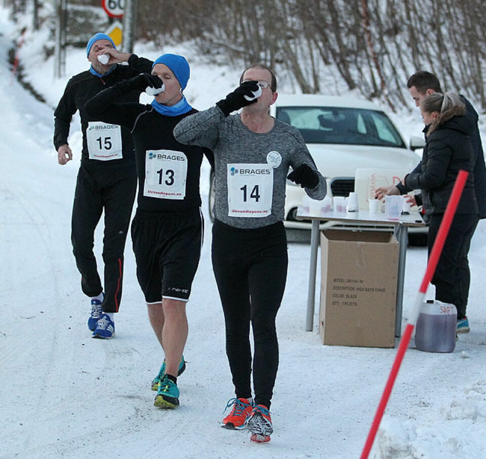 Olger Pedersen med bestetid på halvmaraton i Ålesund 4km_tet_bak_leder_Are_Uran14_Steffen_Andre_Kraakenes3_broet_Johannes_Gardien-broetA20G8906.jpg
