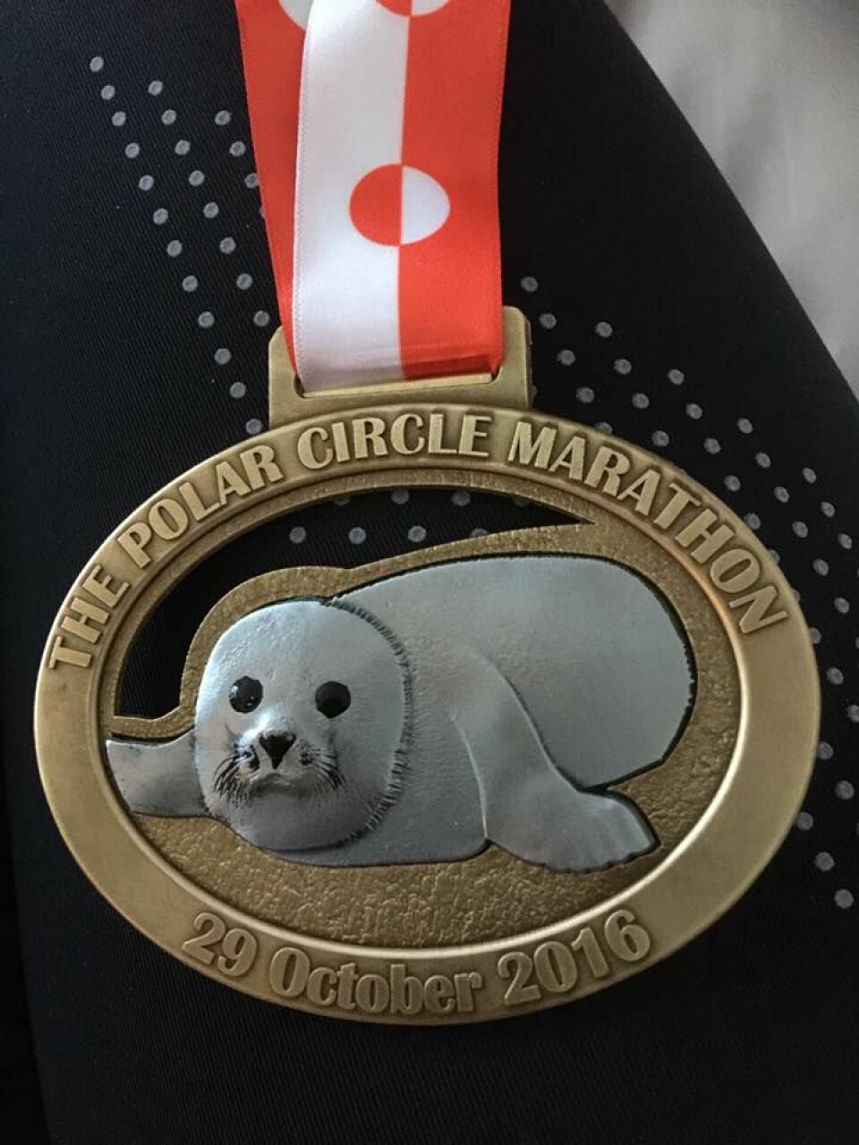 Marianne Nesje og Ragnhild Audestad løp 'Isbjørn-utfordringen' medaljen.jpg