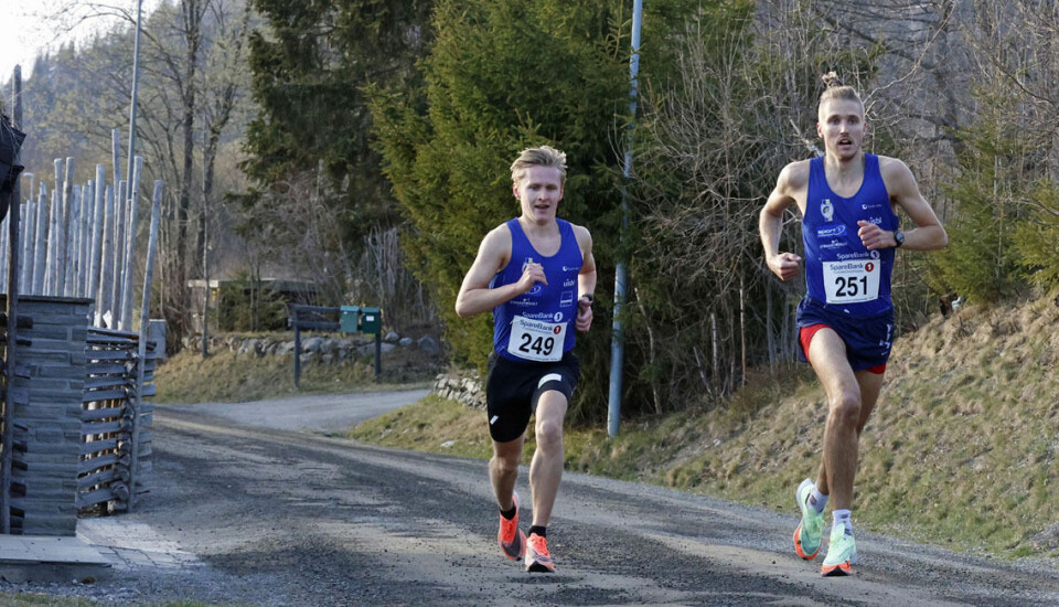 Petter Johansen (249) og Elmer Mulleri Skalle (251), begge fra LIF, fulgte hverandre gjennom hele løpet. Johansen vant spurtduellen og kom i mål 1,9 sekunder foran Skalle. Petter Johansen (249) og Elmer Mulleri Skalle (251), begge fra LIF, fulgte hverandre gjennom hele løpet. Johansen vant spurtduellen og kom i mål 1,9 sekunder foran Skalle.