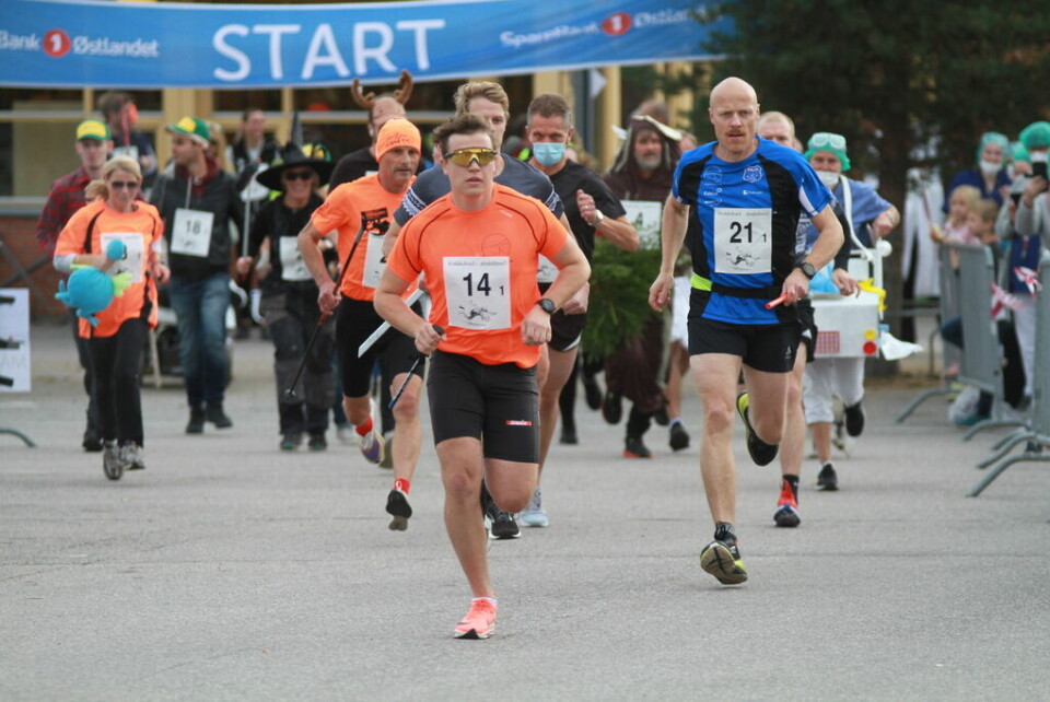 Starten for den 7. Hakkihæl-stafetten på Rena Torg onsdag. (Foto: Geir Hjermstad) Starten for den 7. Hakkihæl-stafetten på Rena Torg onsdag. (Foto: Geir Hjermstad)