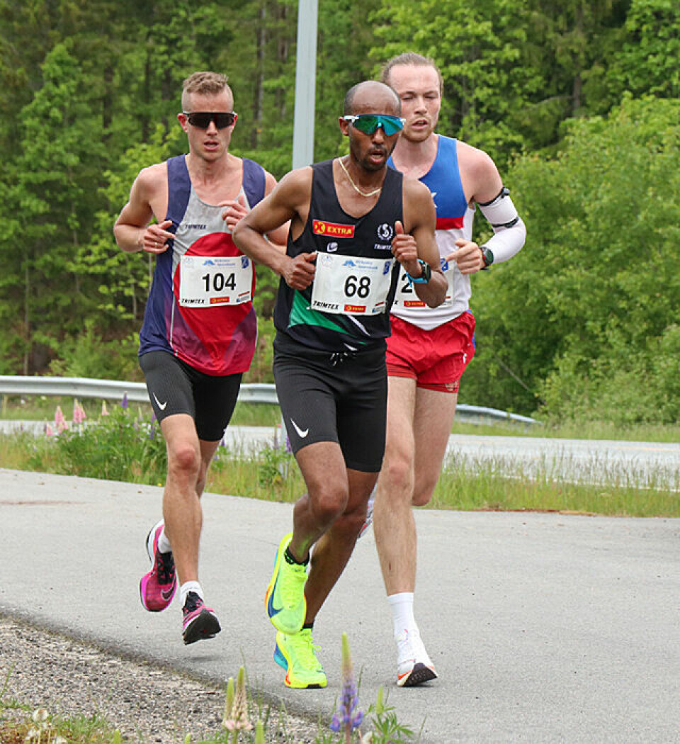 Sigrun Gjølberg og Marius Garmann Sørli tok NM-titlene på halvmaraton Herretrio.jpg