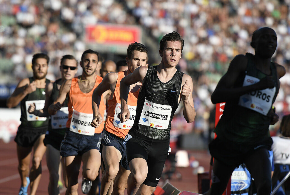 Da Jakob Ingebrigtsen endelig tok igjen haren, stod haren av. (Foto: Bjørn Johannessen) Da Jakob Ingebrigtsen endelig tok igjen haren, stod haren av. (Foto: Bjørn Johannessen)