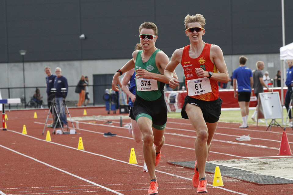 Jesper Lundin da han spurtet inn til seier og personlig rekord med 8:55:70 på favorittdistansen 3000 meter hinder foran Vebjørn Hovdejord under junior-NM i Bærum Idrettspark i 2022. (Foto: Dag Eliassen/Vestpress) Jesper Lundin da han spurtet inn til seier på favorittdistansen 3000 meter hinder foran Vebjørn Hovdejord under junior-NM i Bærum Idrettspark i 2022. (Foto: Dag Eliassen/Vestpress)