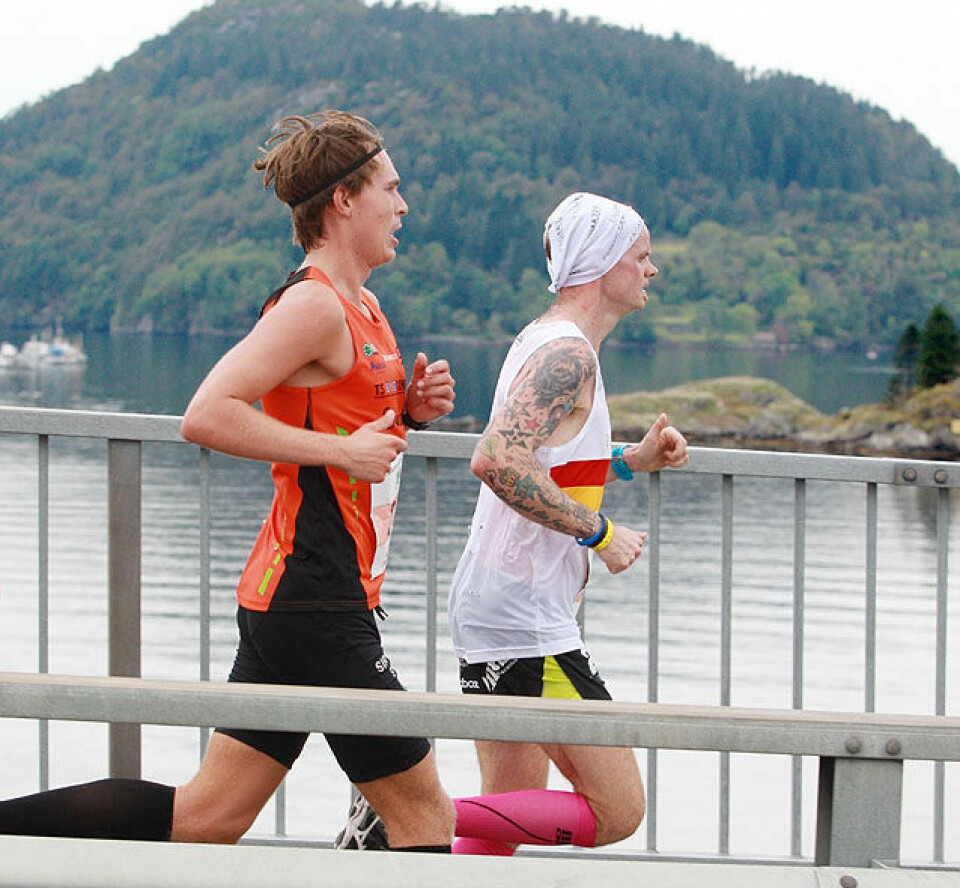 Halvmaratondistansen går over tre store broer i et flott fjordlandskap. Halvmaratondistansen går over tre store broer i et flott fjordlandskap.