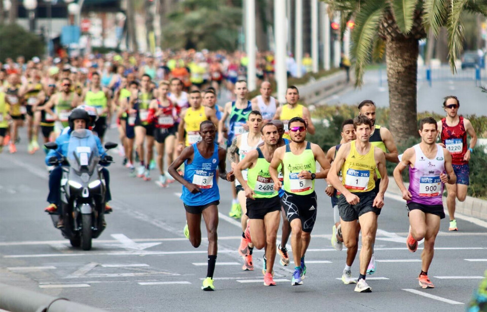 34.18 og 6. plass på 51 år gamle Håkon Hjemly på 10 km i Alicante Alicante-Halvmaraton-teten.jpg