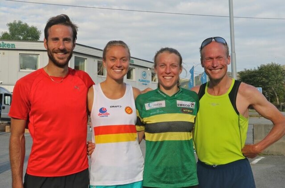 Distansevinnerne i det siste løpet av Ålesund sommerkarusell. Fra venstre, Marcus Megrund (vinner 5 km herreklassen), Ingrid Festø (vinner 5 km kvinneklassen), Audhild Bakken Rognstad (vinner 10 km kvinner) og Jan Ketil Vinnes (vinner 10 km herrer). Foto: Martin Hauge-Nilsen Distansevinnerne i det siste løpet av Ålesund sommerkarusell. Fra venstre, Marcus Megrund (vinner 5 km herreklassen), Ingrid Festø (vinner 5 km kvinneklassen), Audhild Bakken Rognstad (vinner 10 km kvinner) og Jan Ketil Vinnes (vinner 10 km herrer). Foto: Martin Hauge-Nilsen