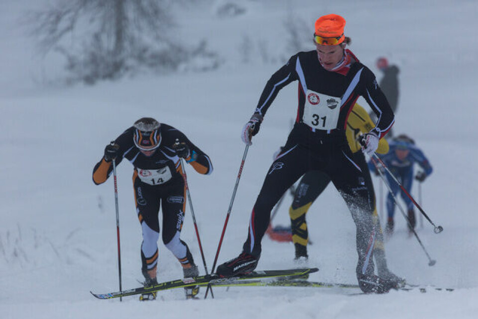 Kjetil Tyrom til høyre og toeren Espen Aleksander Sørlie kjemper seg opp mot Rogstadbakkvollen på hver sin måte lørdag. (Foto: Øivind Larsen) Kjetil Tyrom til høyre og toeren Espen Aleksander Sørlie kjemper seg opp mot Rogstadbakkvollen på hver sin måte lørdag. (Foto: Øivind Larsen)