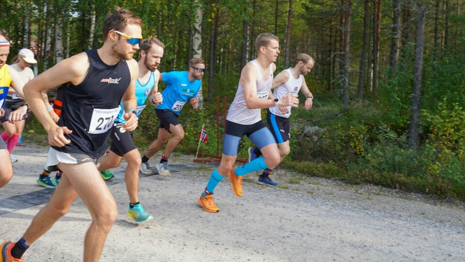 Fra starten på halvmaraton som hadde størst deltakelse med vinner Sjur Krystad Prestsæter nærmest. (Foto: Karoline Skaraberget) Fra starten på halvmaraton som hadde størst deltakelse med vinner Sjur Krystas Prestsæter nærmest. (Foto: Karoline Skaraberget)