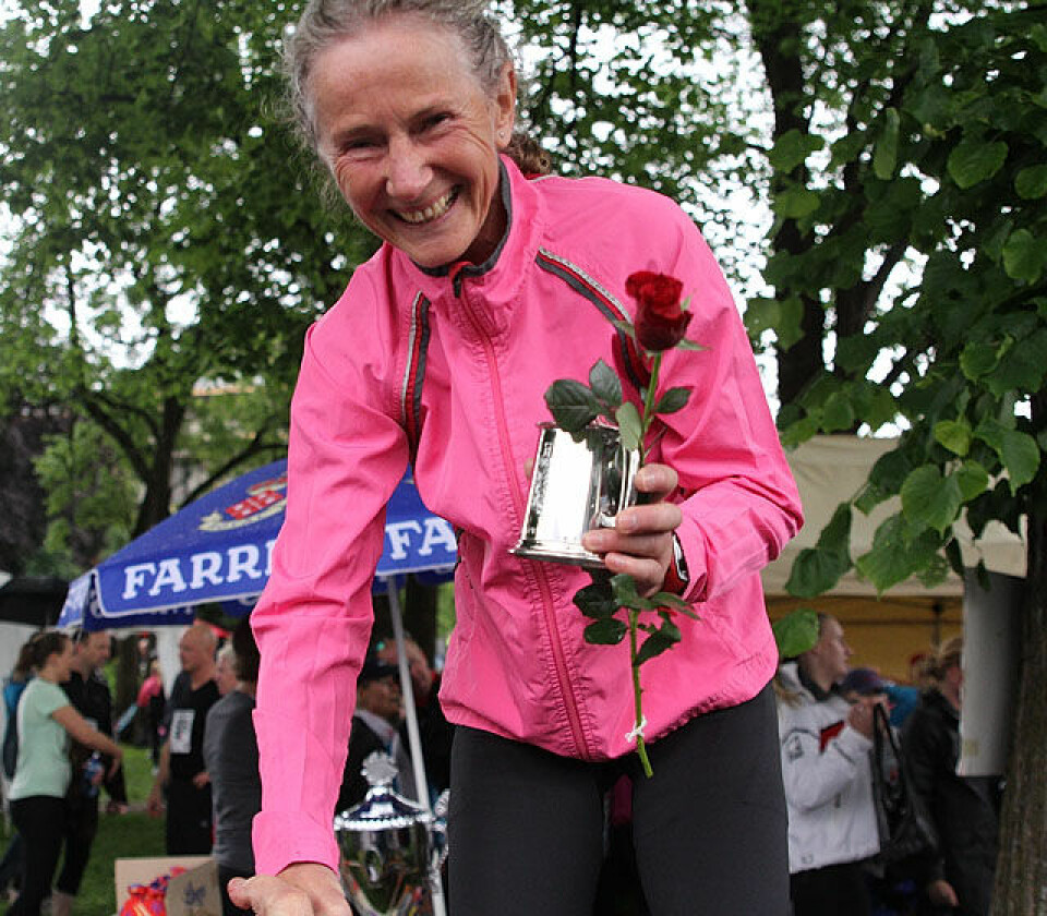 2000 deltok i Kristinaløpet Kirsti_Johnsen_krus_og_blomster_IMG_9067.jpg