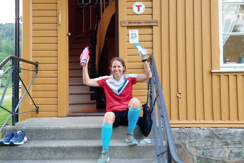 Sofie Johansson hviler ut på trappa til vokterboligen i Morskogen. (Foto: Thomas Pedersen) Sofie Johansson hviler ut på trappa til vokterboligen i Morskogen. (Foto: Thomas Pedersen)