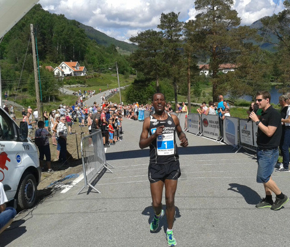 Maryna Novik og Urige Buta raskast i Ølmedalen Rundt Urig_Buta_20140609_142041