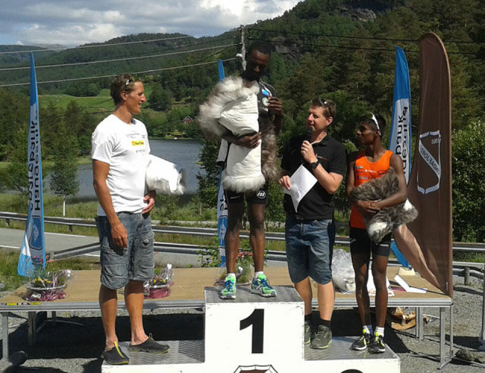 Maryna Novik og Urige Buta raskast i Ølmedalen Rundt 3_raskeste_Haavard_OEglaend_Lars_Berger_Urige_Buta_20140609_151921.jpg