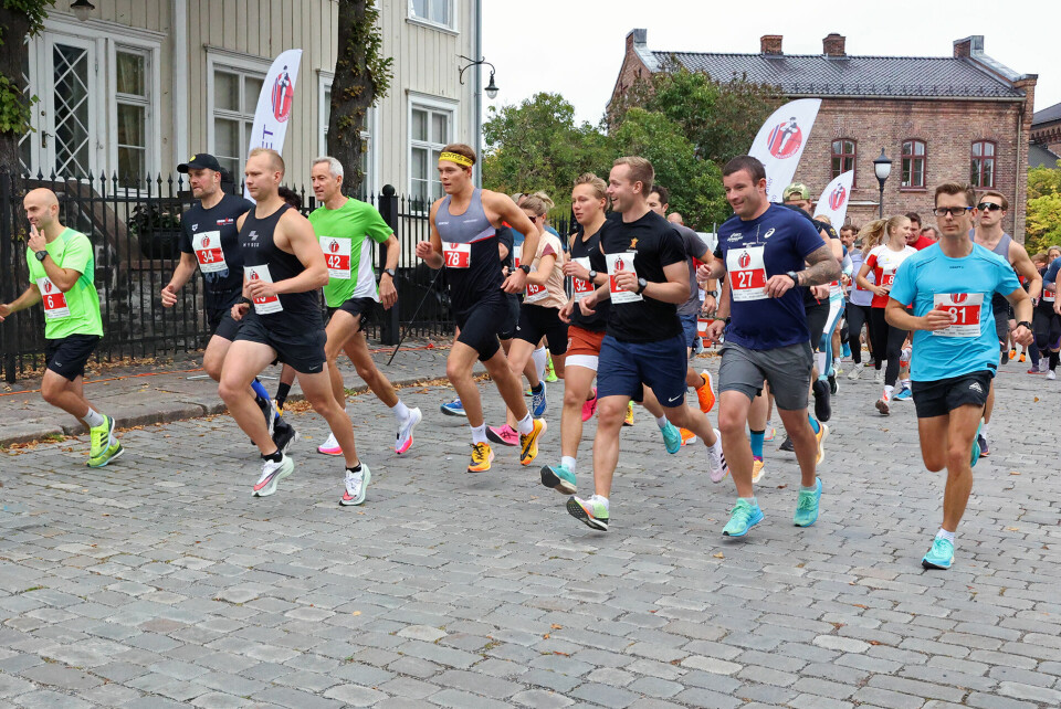 Starten går for løperne på 10-kilometer. (Foto: Tom-Arild Hansen) Starten går for løperne på 10-kilometer. (Foto: Tom-Arild Hansen)