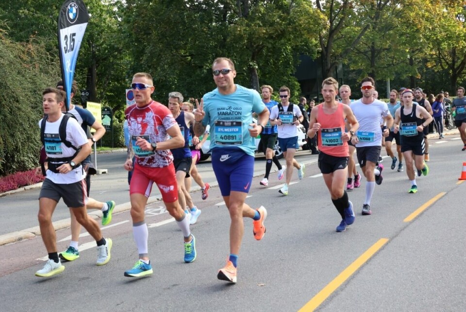 Vi har publisert flere bilder fra Oslo Maratons tre distanser - maraton, halvmaraton og 10-kilometer. Her en gruppe maratonløpere på vei fra Frognerparken mot Skøyen. (Foto: Tom-Arild Hansen) Vi har publisert flere bilder fra Oslo Maratons tre distanser - maraton, halvmaraton og 10-kilometer. Her en gruppe maratonløpere på vei fra Frognerparken mot Skøyen. (Foto: Tom-Arild Hansen)
