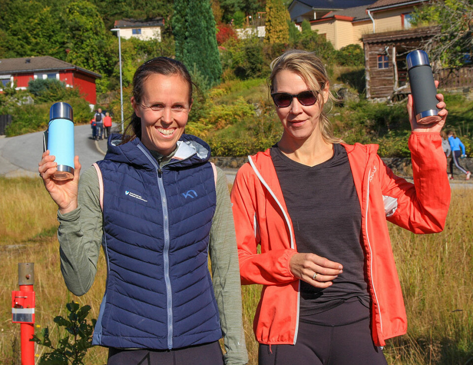 Johannes Heien og Marianne Korsvold vann Erslandsvatnet Rundt Vinnar Marianne Korsvoll til vestre og nr 3 i kvinneklassen Anne Elisabet Skjold (msolbriller).jpg