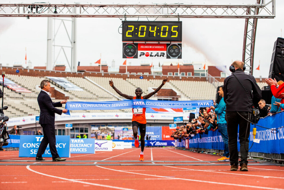 Lawrence Cherono løper tidenes raskeste maraton på nederlandsk jord. Foto: Arrangøren Lawrence Cherono løper tidenes raskeste maraton på nederlandsk jord. Foto: Arrangøren