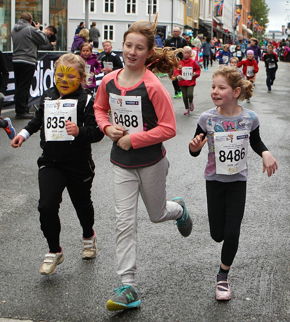 Knall, fall, smil og grin i Labb og Line-løpet Tre_jenter_store_A20G3046.jpg