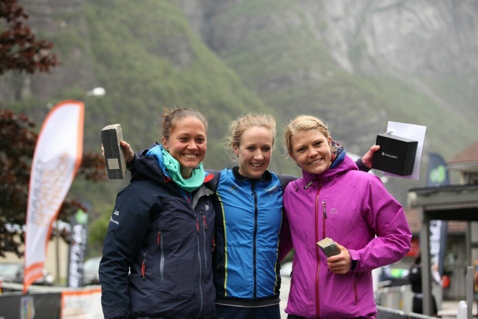 Sara-Rebekka Færø Linde og Andreas Penne Nygård vant rekordstort Lysefjorden Inn Pallen_kvinner_med_Sara-Rebekka_Færø_Linde_og_søtrene_Wathne_2plass_elise_Hay_ikketilstede (1280x853).jpg