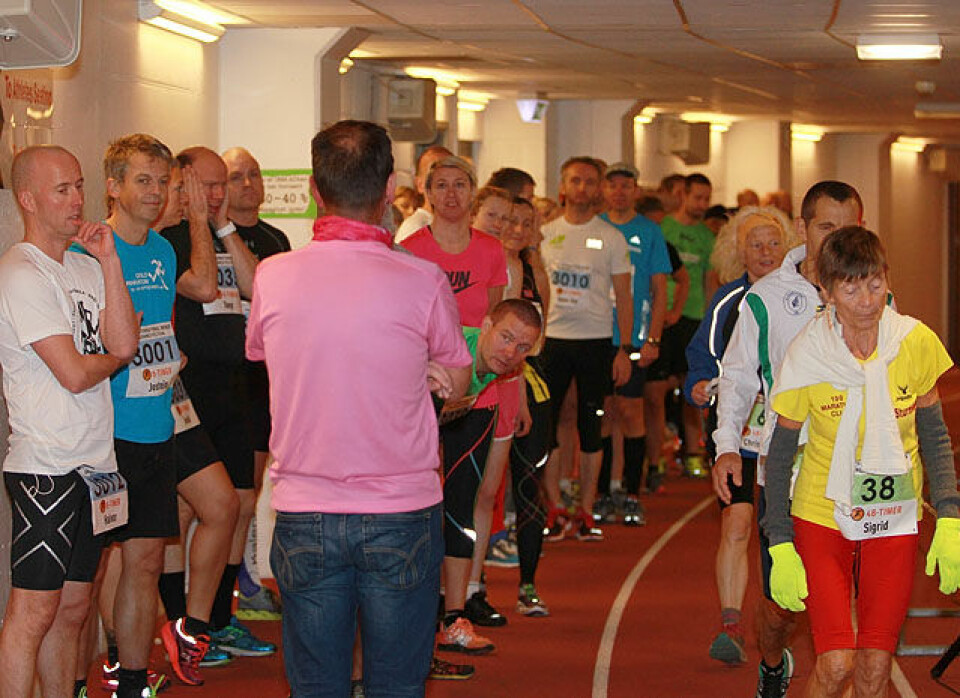 Kondis har fulgt Bislett Ultrafestival i to døgn Start_6-timers-48-timers_passerer_A20G3094.jpg