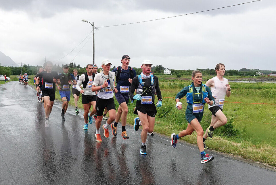 Therese Johaug (fremst i dette feltet) gjentok bragden fra to år siden og vant 32 km i Lofoten Skyrace. (Foto: Nok Sandholm / løpets facebookside) Therese Johaug (fremst i dette feltet) gjentok bragden fra to år siden og vant 32 km i Lofoten Skyrace. (Foto: Nok Sandholm / fra løpets facebookside)