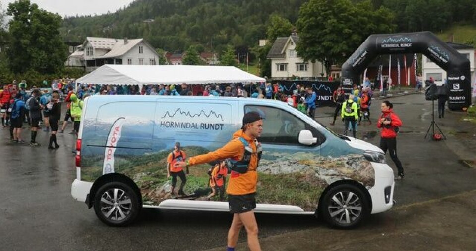 Klokkehaug og Eikotthelander vant Hornindal Rundt 75 km for_start_foto_Martin_H_N.jpg
