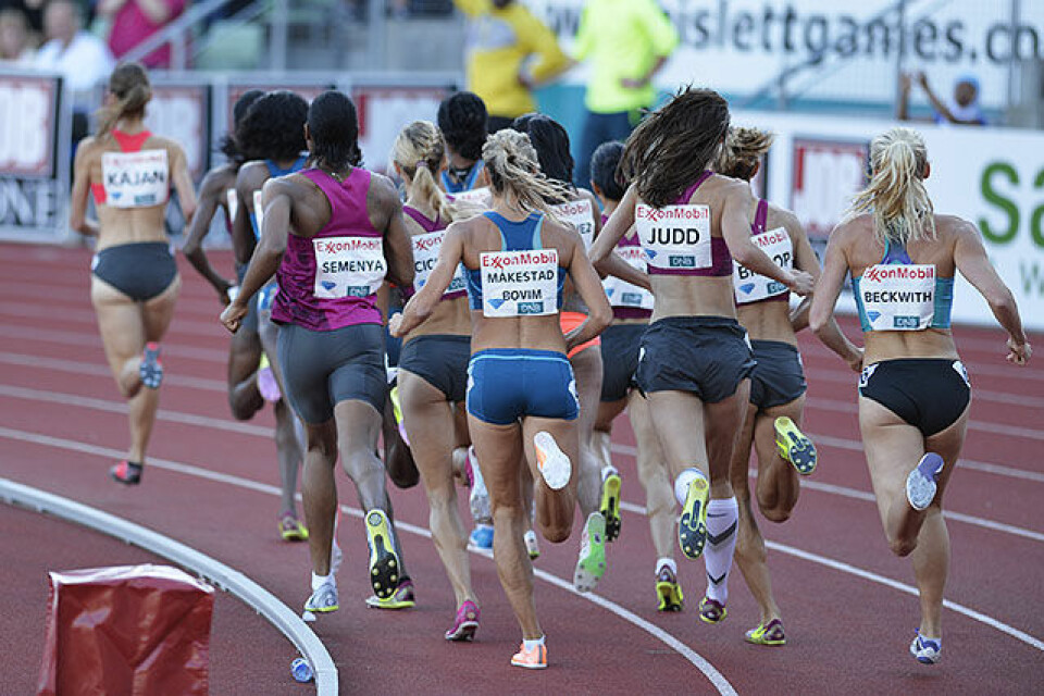 Flott sesongåpning på 800 m av Ingvill Måkestad Bovim 800-kvinner-baktropp_D4N7650.jpg
