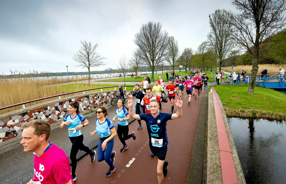 Rotterdam Marathon er en storbymaraton, men deler av løypa går likevel i nokså landlige omgivelser. (Foto: arrangøren) Rotterdam Marathon er en storbymaraton, men deler av løypa går likevel i nokså landlige omgivelser. (Foto: arrangøren)
