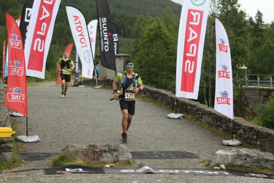 Klokkehaug og Eikotthelander vant Hornindal Rundt 75 km Daniel_Holmberg_halv