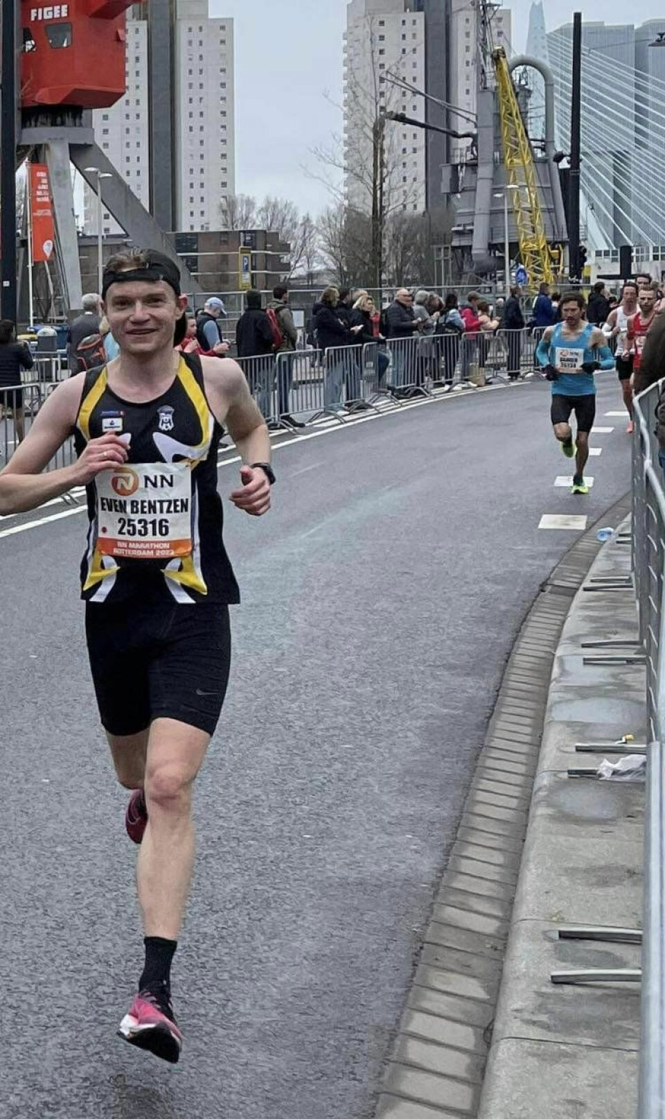 17 norske menn løp under 3 timer i Rotterdam Marathon Even-Bentzen-Loevaas-foto-privat.jpg