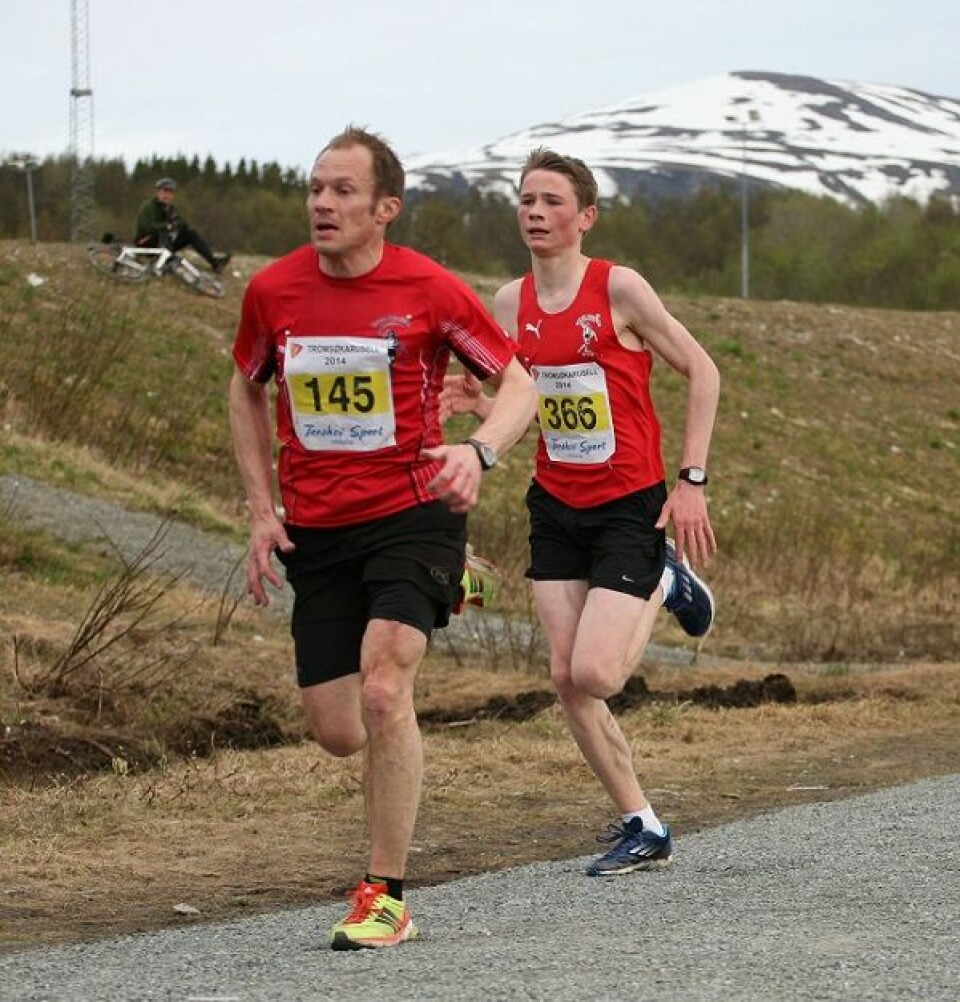 357 løpere deltok i Tromsøkarusellen i lysløypa på Tromsøya. rune og ola.jpg