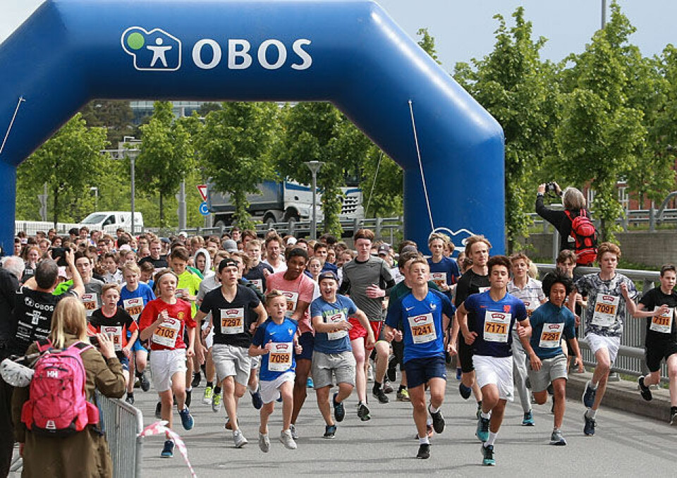 3200 fullførte det åttende Fornebuløpet Ungdomsskoleloepet_start_AZ3T9605.jpg