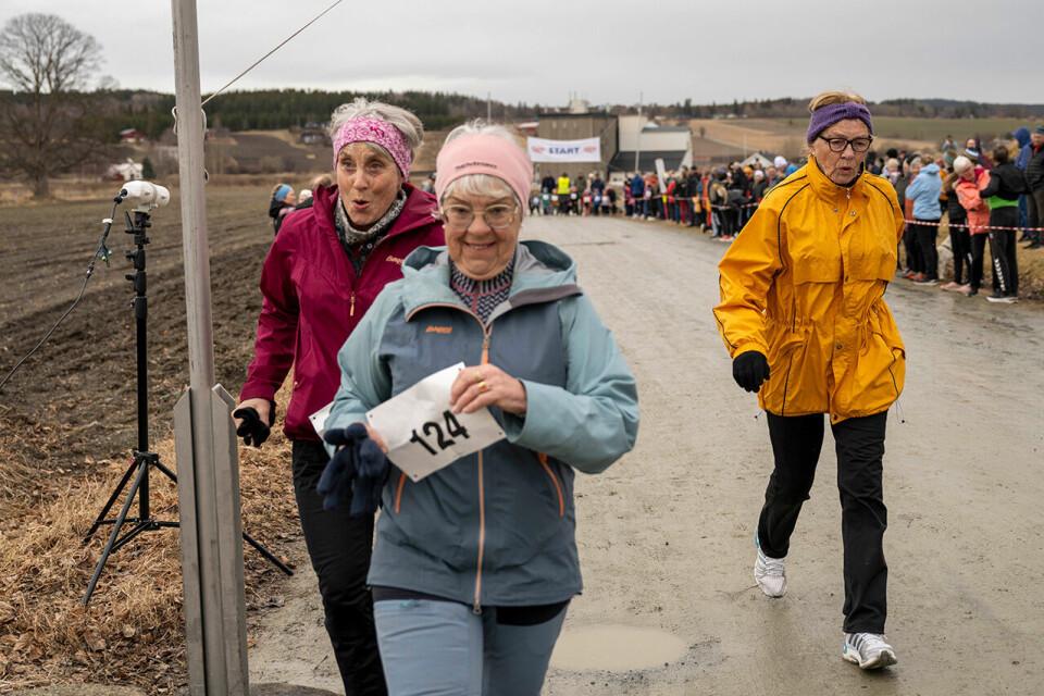 Frostatingløpet ble en suksess med nesten 300 deltakere tre damer anfort av bib 124.jpg