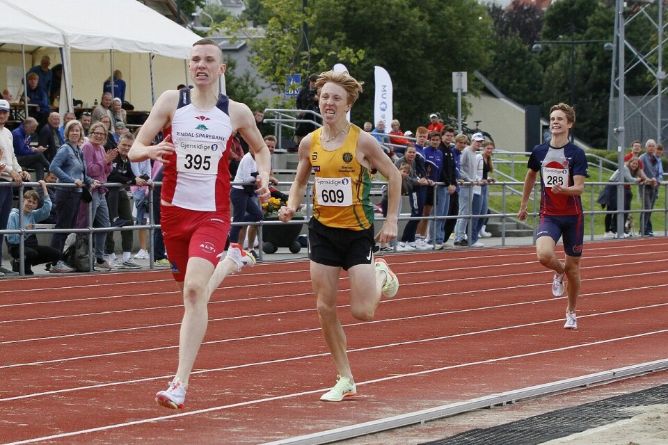 Magnus Øyen Rindal IL spurter inn til UM-gull foran Sondre Strande Omland med Sondre Søgård Lehmann på bronseplass. (Foto: Vestpress) Magnus Øyen Rindal IL spurter inn til UM-gull foran Sondre Strande Omland med Sondre Søgård Lehmann på bronseplass. (Foto: Vestpress)
