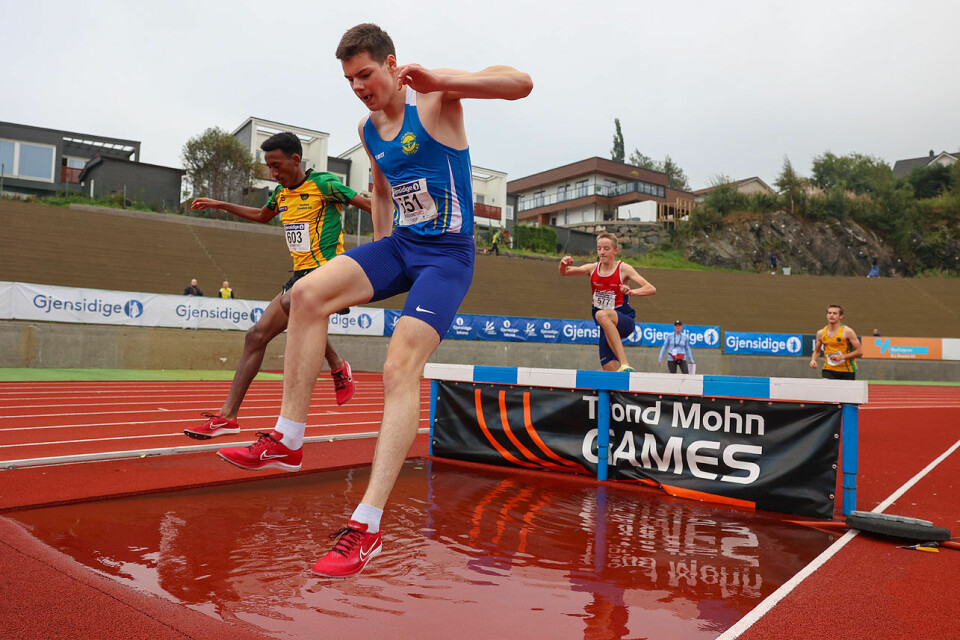 August Da Silva Sveen og Kristian Bråthen Børve herjet på 2000 meter hinder i UM 1U9A2612.jpg
