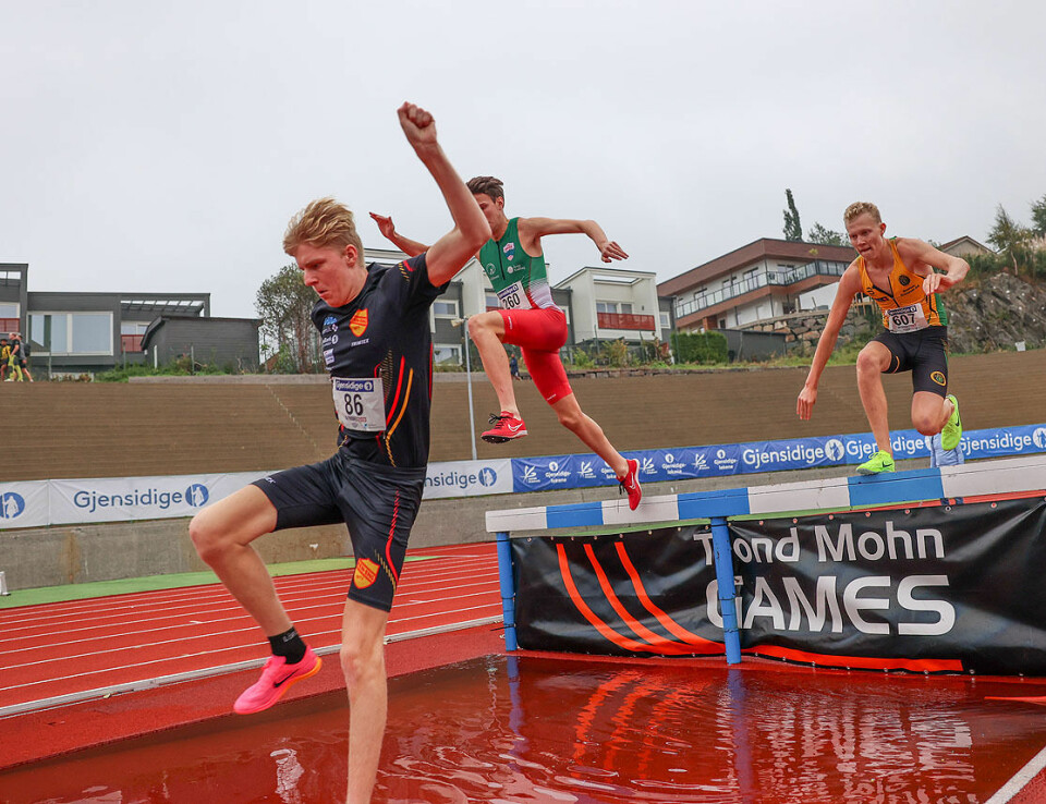 August Da Silva Sveen og Kristian Bråthen Børve herjet på 2000 meter hinder i UM 1U9A2717.jpg