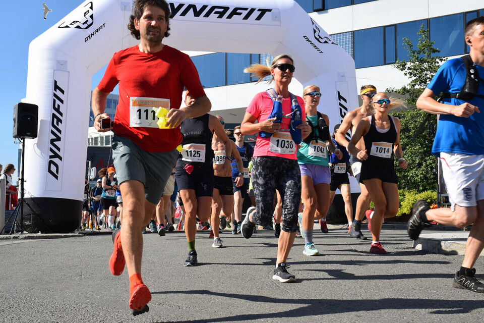 Lars Olaf Haaheim og Therese Årvik vant Tromsø Skyrace bonntuva-start.jpg