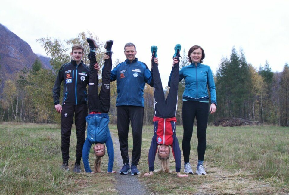 Terje Hole og Brynhild Synstnes med to generasjoner idrettsglede på Åndalsnes F.v: Iver Synstnes Hole, Ingeborg Synstnes Hole, Terje Hole, Ida Syndsnes Hole og Brynhild Synstnes på Åndalsnes