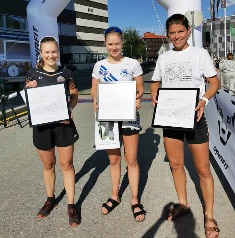 Lars Olaf Haaheim og Therese Årvik vant Tromsø Skyrace Tromsdalstind-pall-kvinner.jpg