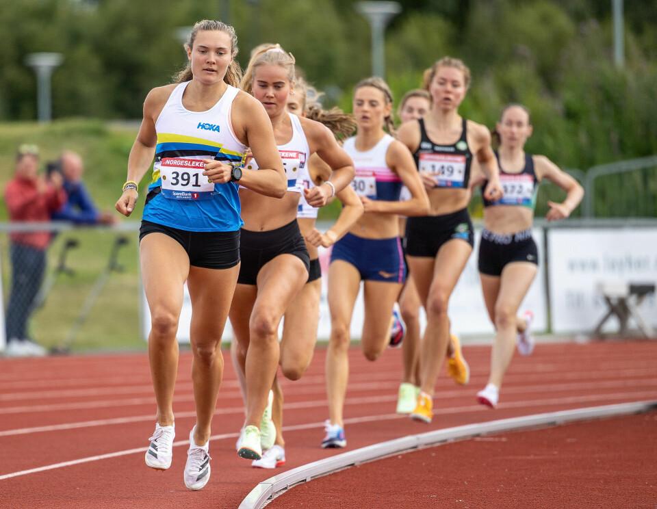 Live Solheimdal perset enda en gang - lørdag på 1500 m i Norgeslekene 1500m_kvinner_Amanda_Froeynes_fartsholder_1920_langt_felt_foto_Samuel_Hafsahl_8U3A8258.jpg