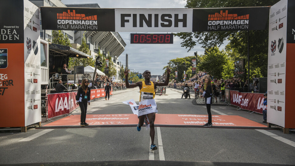Kenyansk lekegrind i CPH Half der Asbjørn E. Persen løp på 1:04:53 Copenhagen Half Marathon 2016 - winner James Mwangi Wangari x.jpg