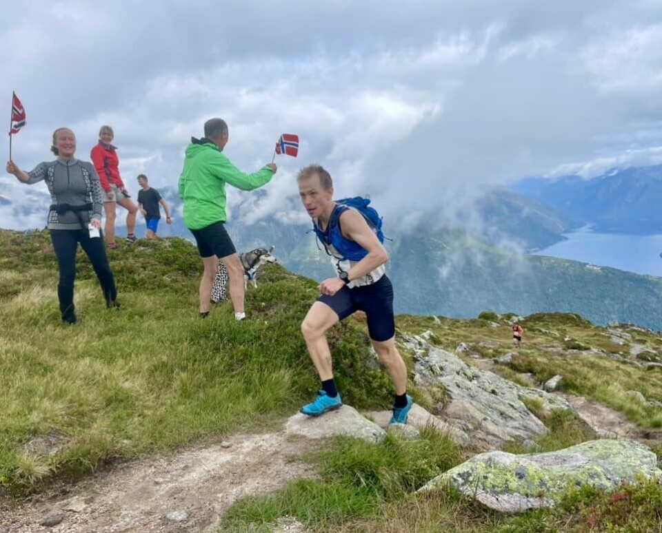 Sterkt herrefelt i Balestrand Opp Øyvind Heiberg Sundby.jpg