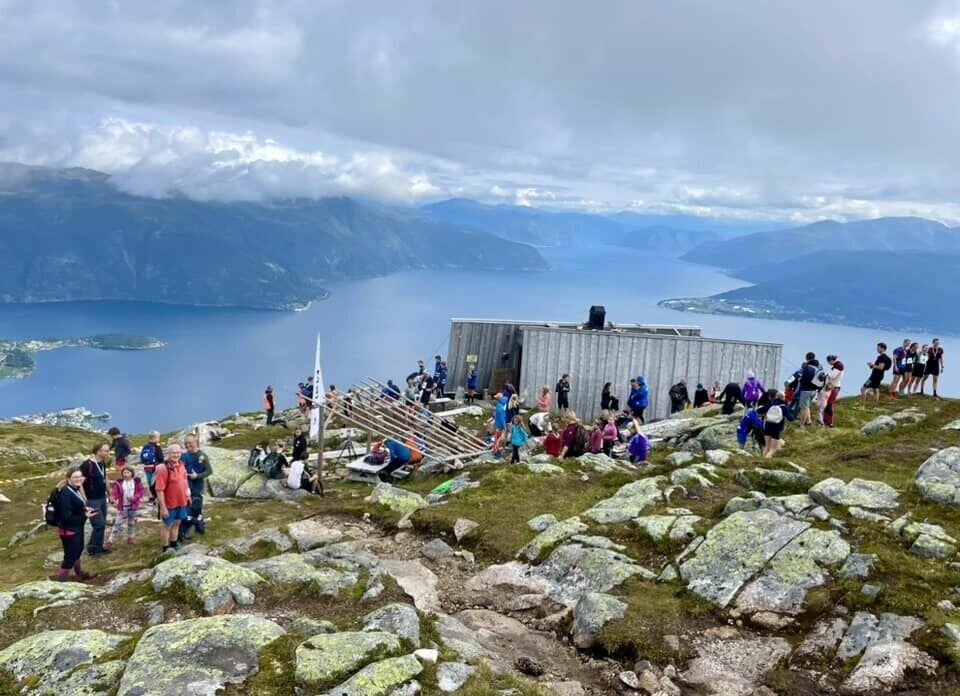 Sterkt herrefelt i Balestrand Opp Utsikt.jpg
