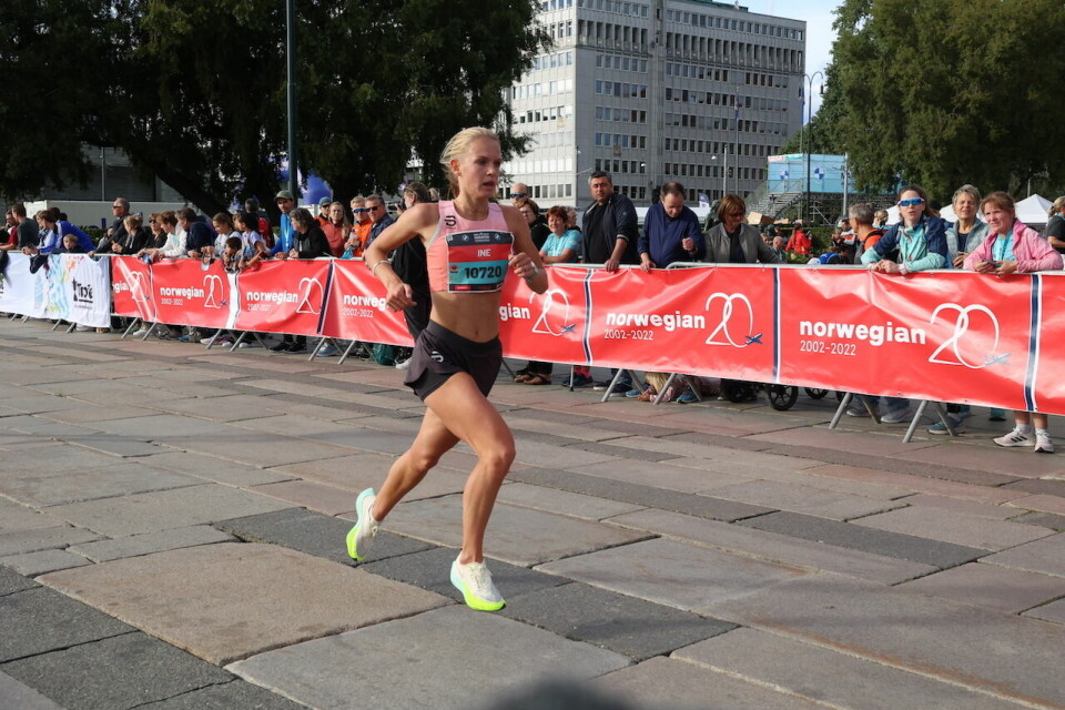 Mathilde Theisen og Trygve Feidje Mjelde vant 10 km i Oslo Maraton Ine Bakken med 10-20 sekunder opp.JPG