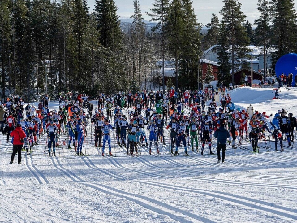 Sol og vind for 400 løpere i Trysil Skimaraton i reservetrasé Starten.jpg
