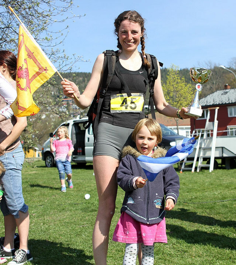 Påskemaraton ble sommermaraton Halvmaraton_Skotsk_andreplass_Eilidh_Raistrick_IMG_2381.jpg