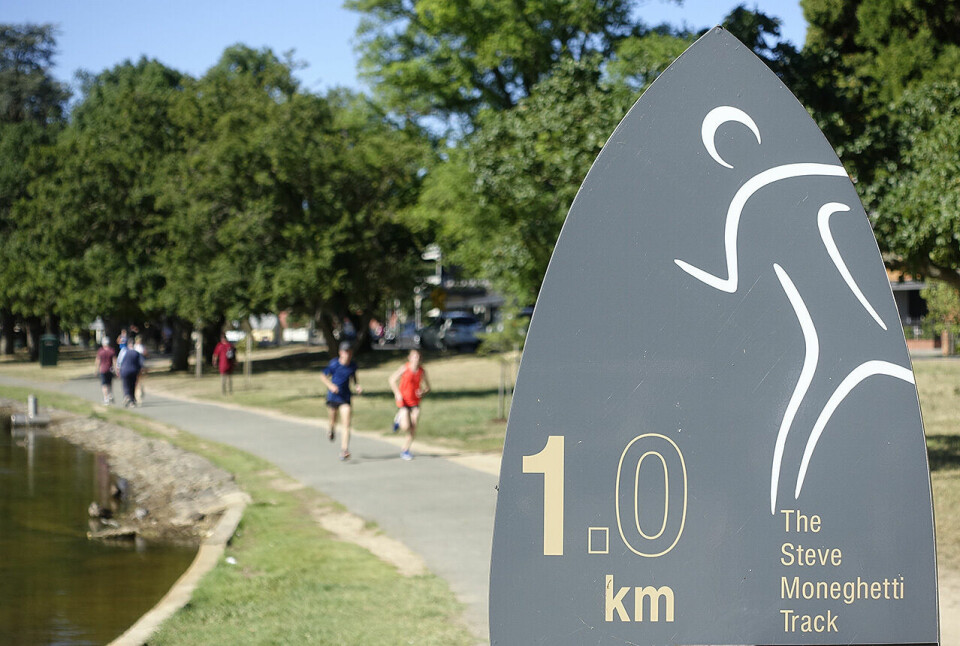 Den australske maratonløper Steve Moneghetti, som blant annet tok bronse på maraton i VM 1997, har fått en treningsløype oppkalt etter seg i hjembyen Ballarat utenfor Melbourne. (Foto: Bjørn Johannessen) Den australske maratonløper Steve Moneghetti, som blant annet tok bronse på maraton i VM 1997, har fått en treningsløype oppkalt etter seg i hjembyen Ballarat utenfor Melbourne. (Foto: Bjørn Johannessen)