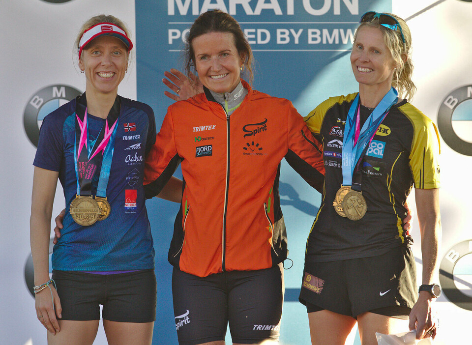 Pallen i kvinneklassen etter Oslotrippelen består av Lena-Britt Johansen (2. plass), Anja Kristin Lindanger og Kirsi Johnsen Skåtøy. (Foto: Per Inge Østmoen) Pallen i kvinneklassen etter Oslotrippelen består av Lena-Britt Johansen (2. plass), Anja Kristin Lindanger og Kirsi Johnsen Skåtøy. (Foto: Per Inge Østmoen)