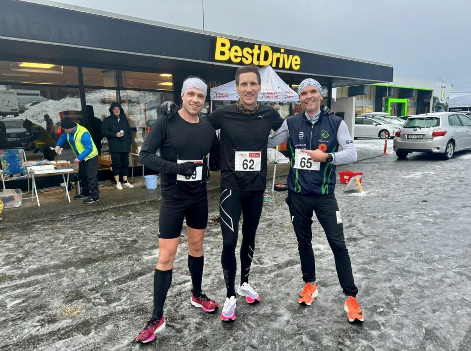 De tre beste menn på 10 km i dagens karuselløp. Fra venstre, Lars Thoresen Haug (nr. 3), Erik Henriksen (vinner) og Karl Idar Vik (nr. 2) De tre beste menn på 10 km i dagens karuselløp. Fra venstre, Lars Thoresen Haug (nr. 3), Erik Henriksen (vinner) og Karl Idar Vik (nr. 2)