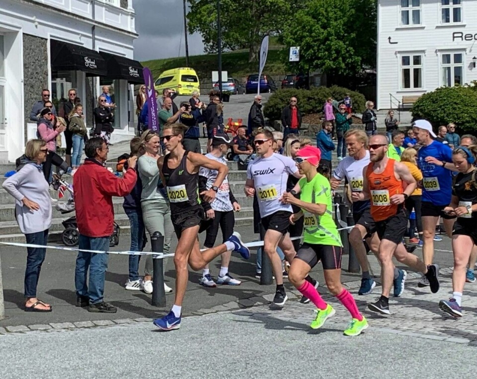 452 løp Farsund Maraton: Tjørnhom løp halvmaraton på 1:09:39 Halvmaratonstarten (1280x1018).jpg