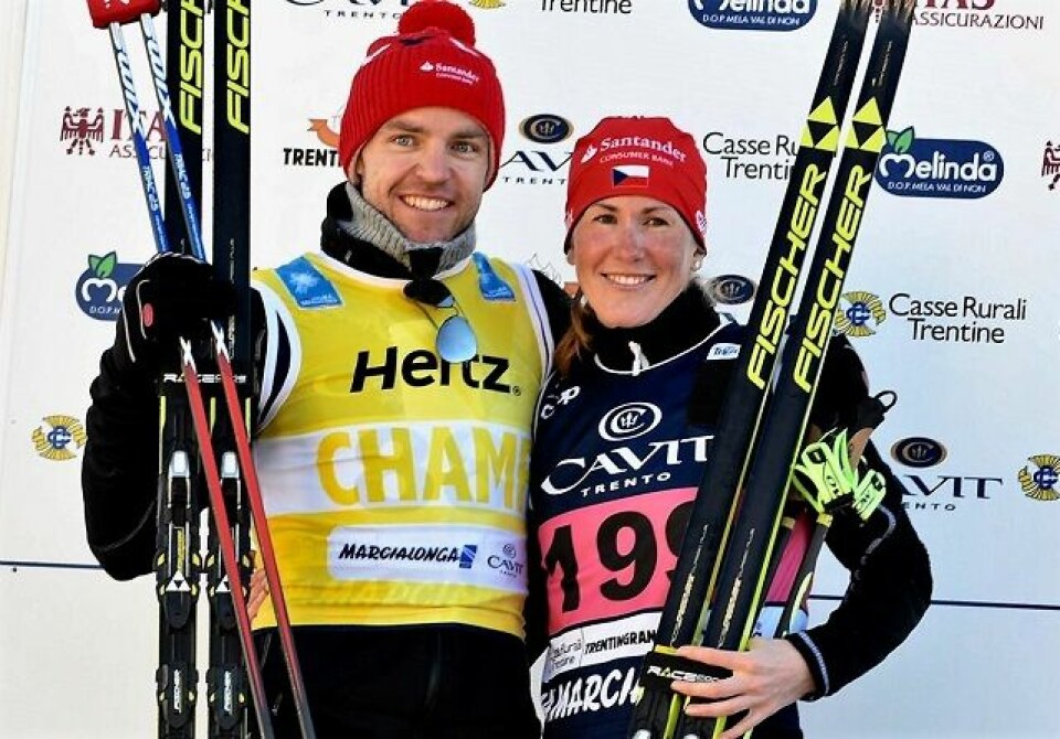 Kateřina Smutná og Tord Asle Gjerdalen tok seieren i den lange marsjen, bedre kjent som Marcialonga. Førstnevnte har tatt tre strake Visma Ski Classics-seire, mens sistnevnte står med tre Marcialonga-seire på rad. (Arrangørfoto) Kateřina Smutná og Tord Asle Gjerdalen tok seieren i den lange marsjen, bedre kjent som Marcialonga. Førstnevnte har tatt tre strake Visma Ski Classics-seire, mens sistnevnte står med tre Marcialonga-seire på rad. (Arrangørfoto)